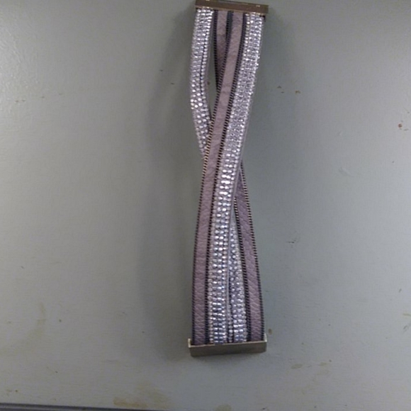 Bracelets - Picture 11 of 12